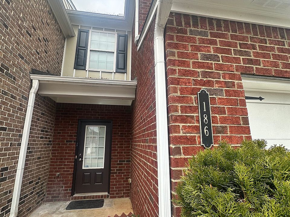 1st image of 186 Bellewood Oak Dr
