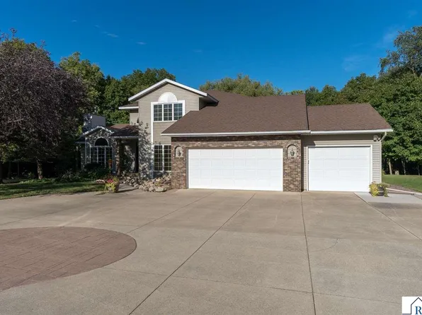 38102 Honeysuckle Ln, North Mankato, MN 56003