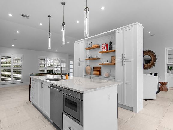 4th image of 4601 Sunset Dr