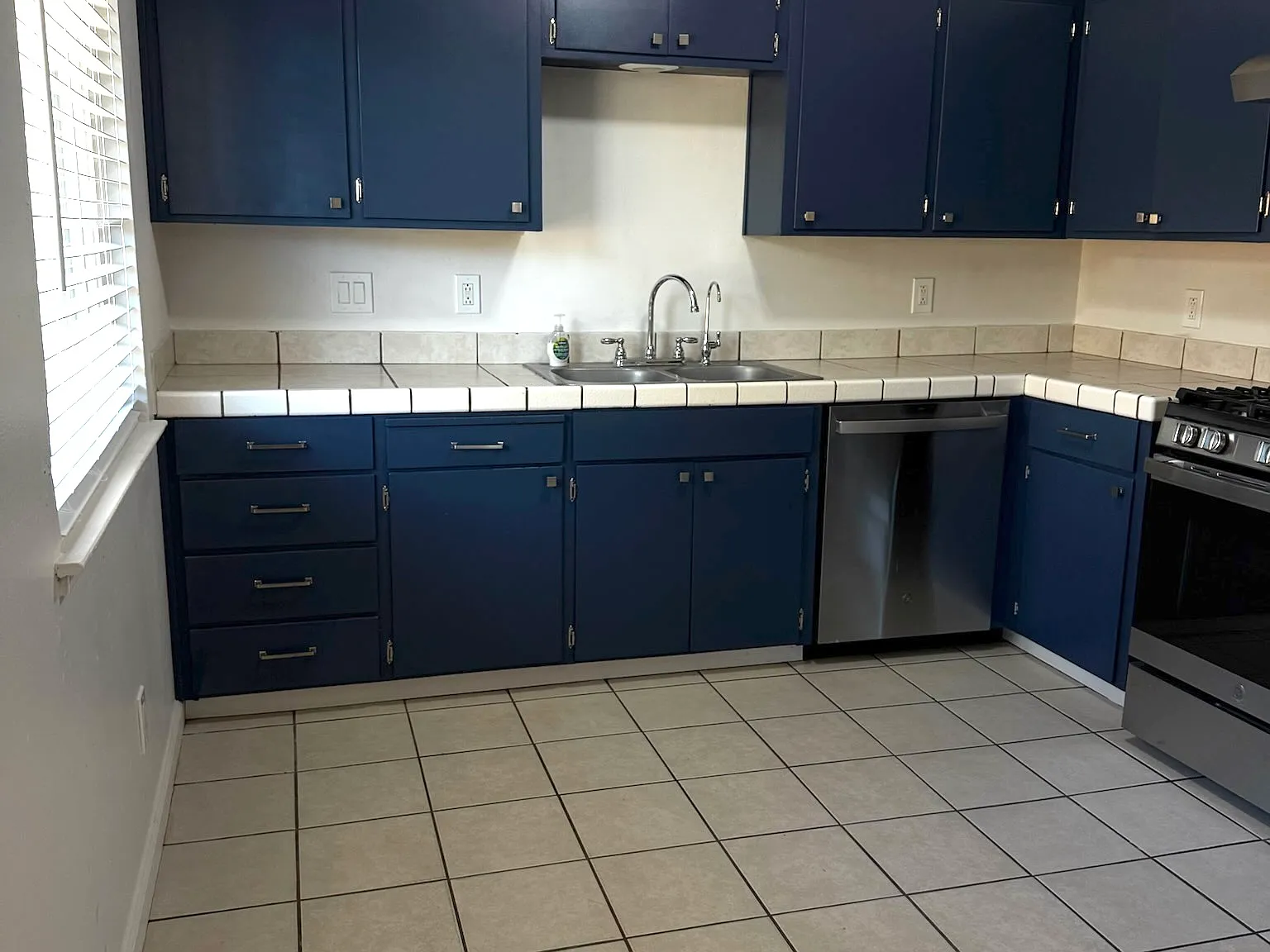 2 bed, 841 sqft, $1,600 — Photo 2