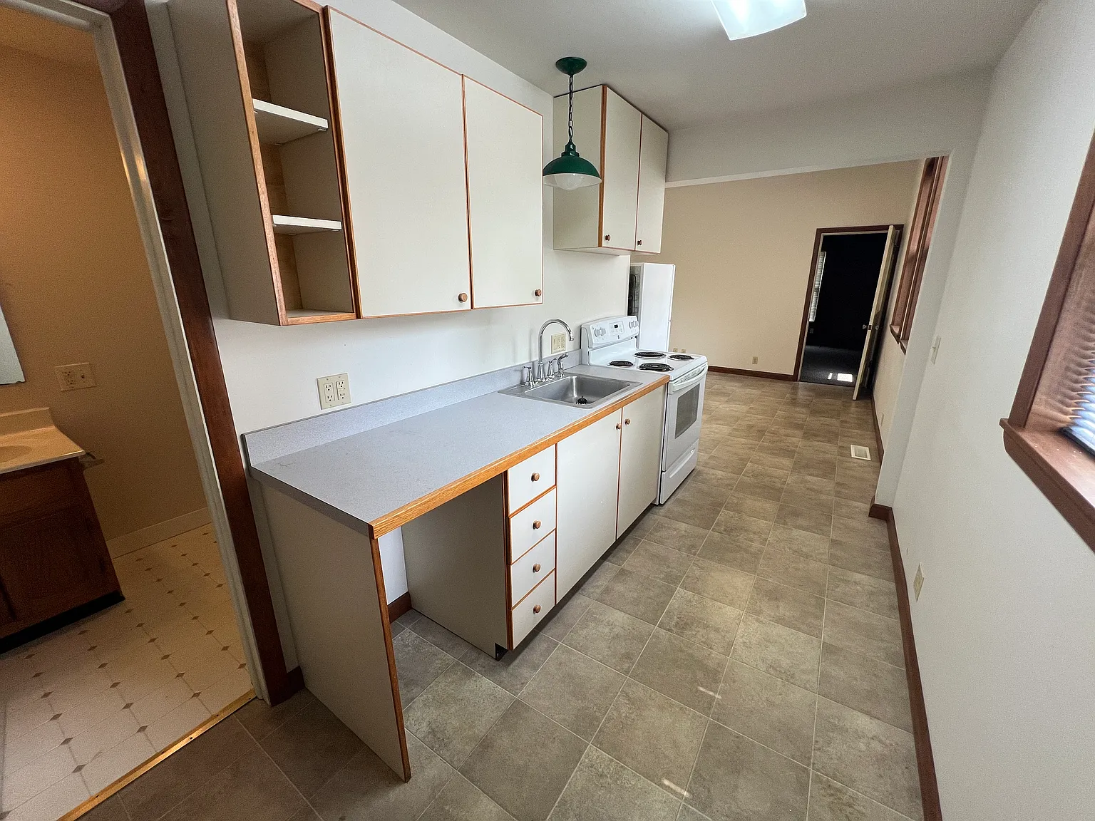3 bed, 1.5 bath, $1,200 — Photo 2