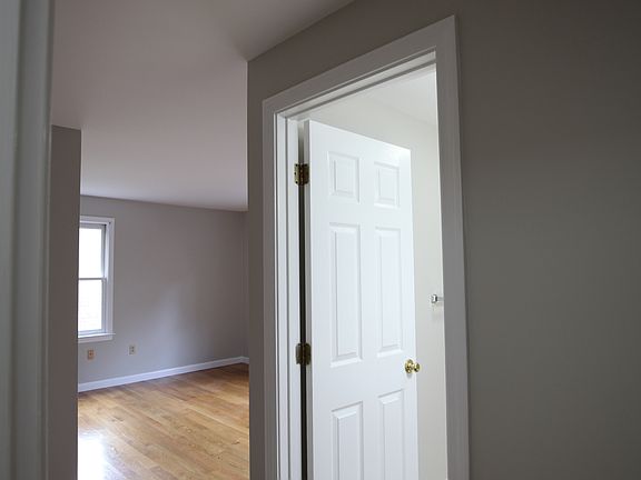 4th image of 28 Scallop Dr