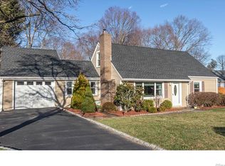 40 Harvester Rd, Fairfield, CT 06825