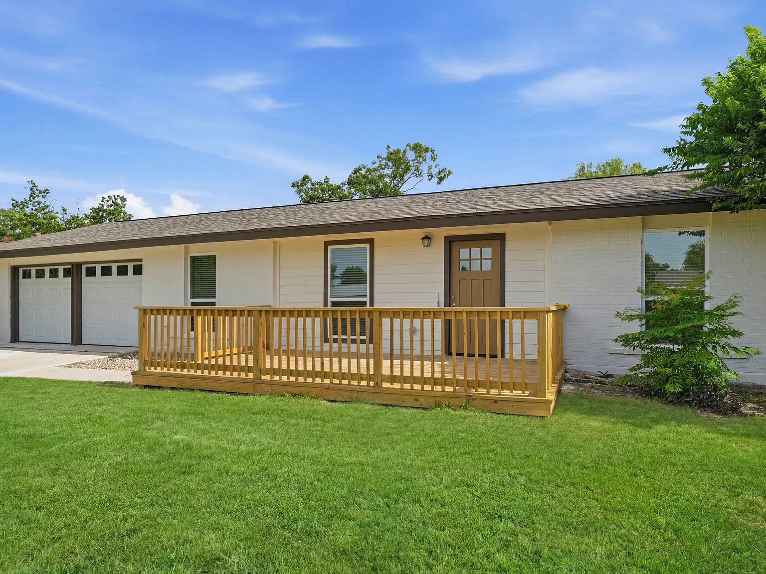 4 bed, 2.5 bath, 1936 sqft, $2,300 — Photo 3