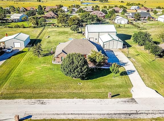 2nd image of 2624 Comanche Moon Dr