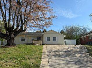 4015 Woodleaf Rd, Charlotte, NC 28205