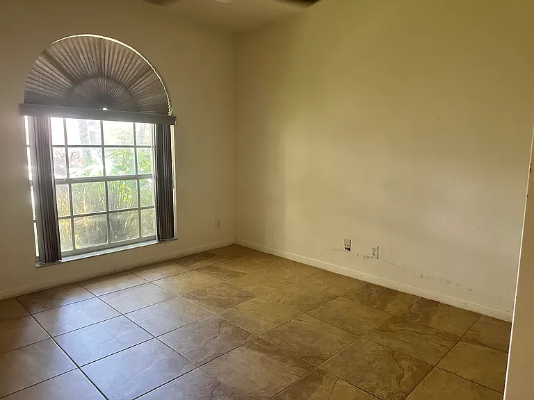 9825 NW 54th Pl — Photo 20