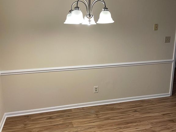 kitchen eating area