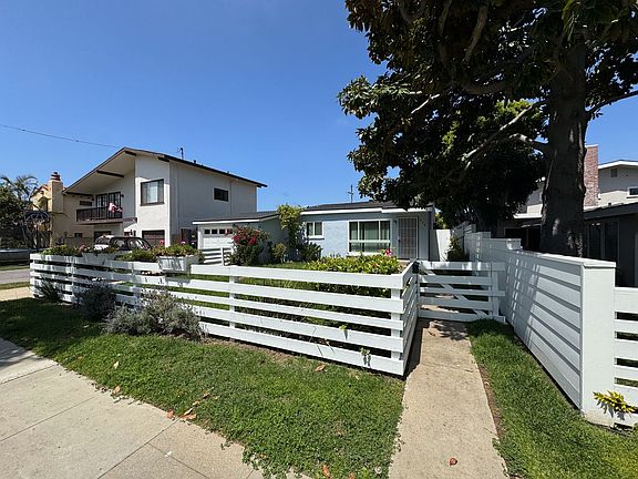 2nd image of 936-938 A Ave #936