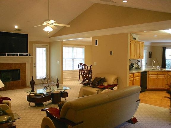 4th image of 3527 Silver Creek Dr
