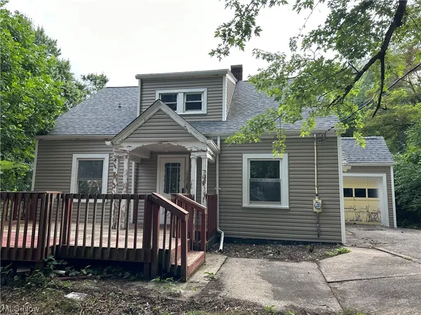 701 Lovers Ln, Steubenville, OH 43953