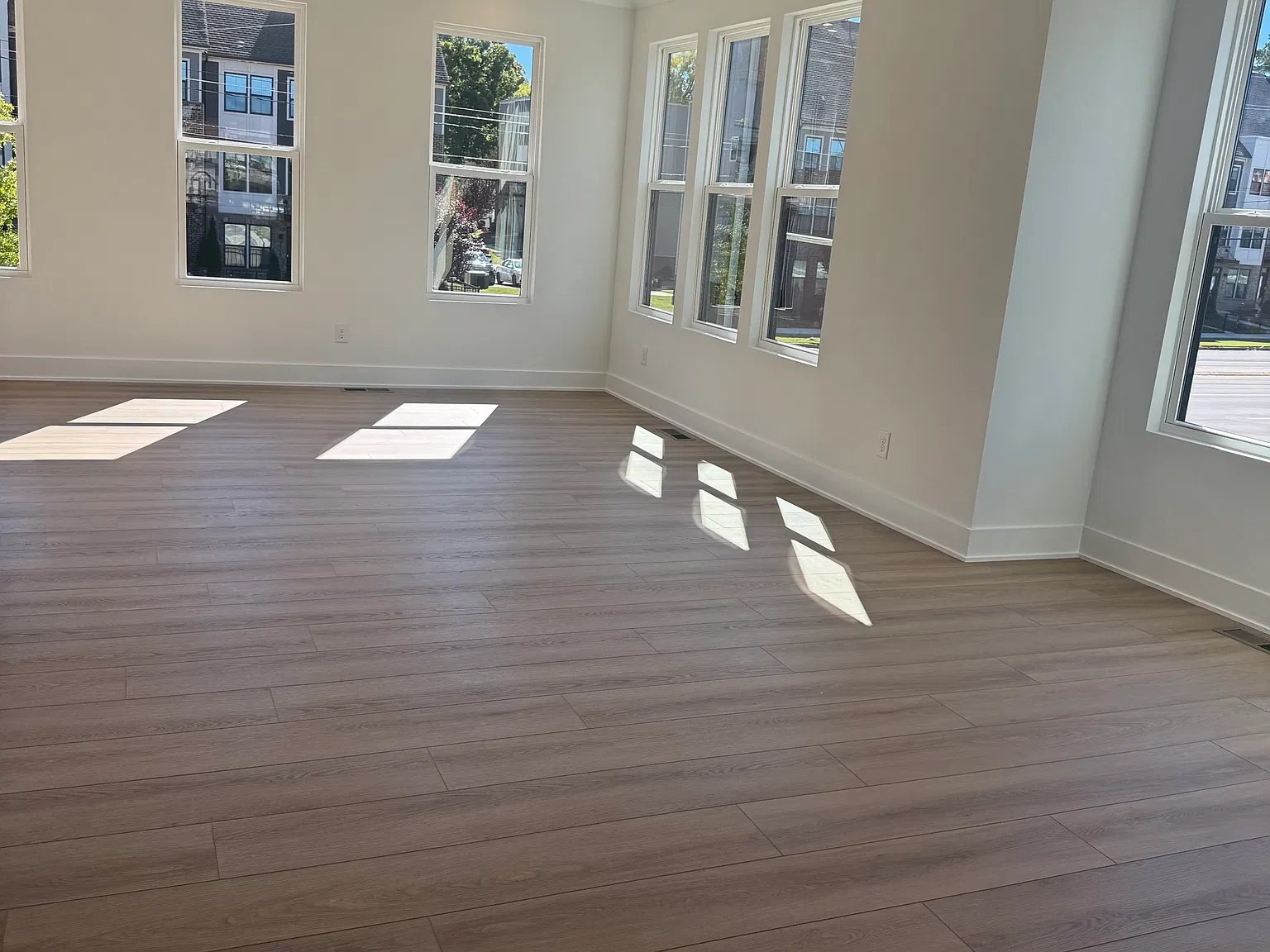 4 bed, 4.5 bath, 2136 sqft, $3,600 — Photo 4