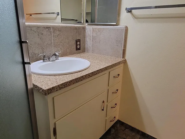 2530 W Fir Ave — Photo 11