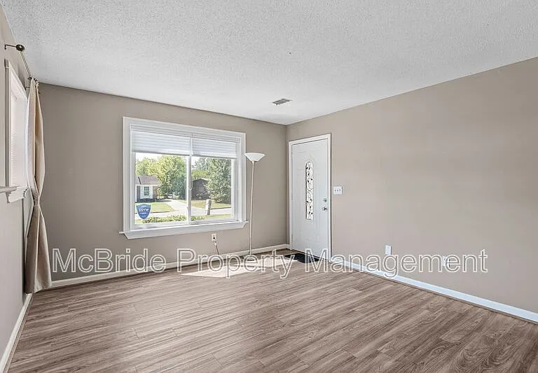3615 Goldfinch Dr — Photo 5