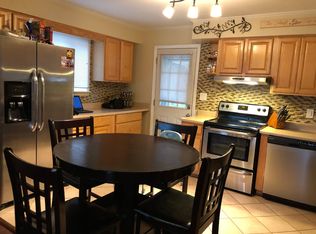 28417 Cambridge St, Garden City, MI 48135
