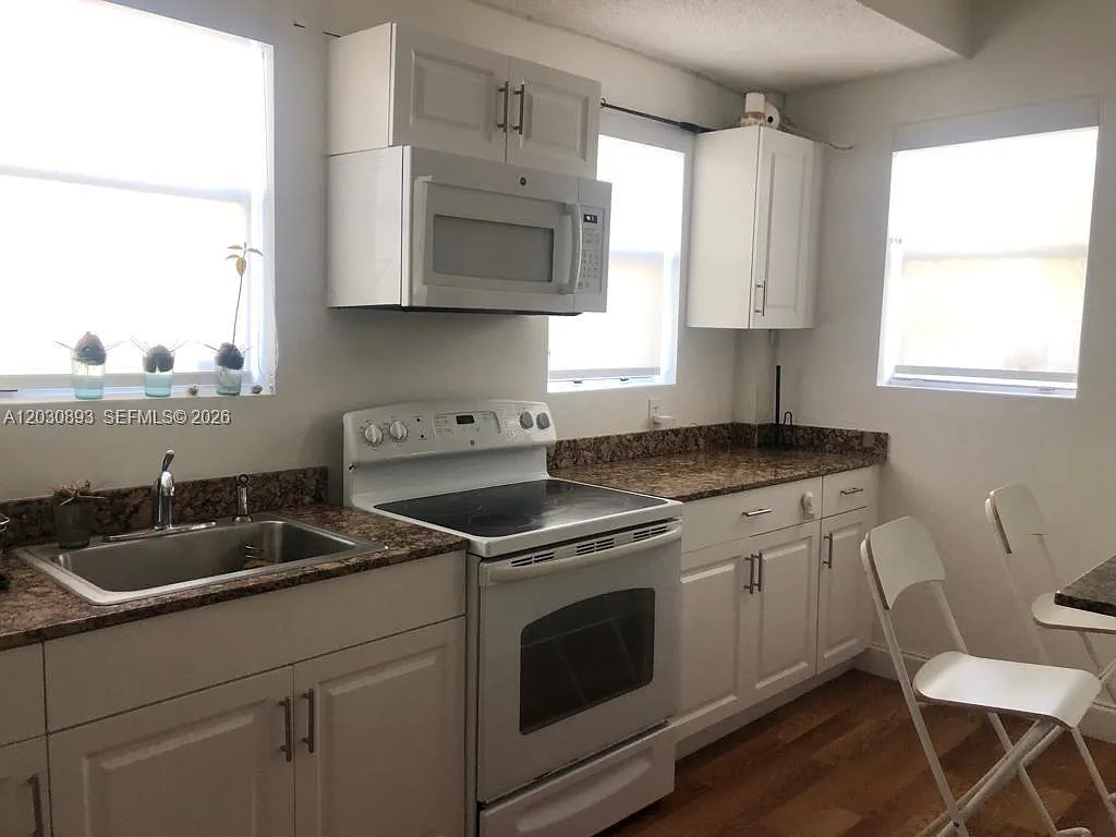 The Sheridan Condo — Photo 4