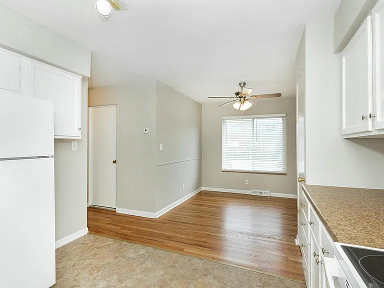 347 N Eton St #18 — Photo 12