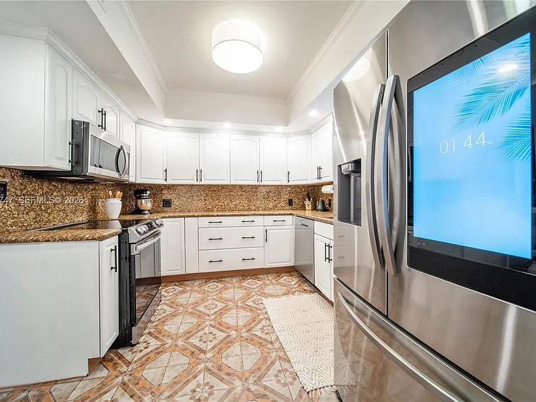 2421 SW 26th Ln — Photo 11