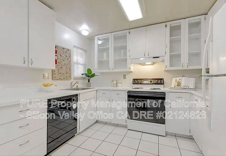 2450 W Bayshore Rd #3 — Photo 5