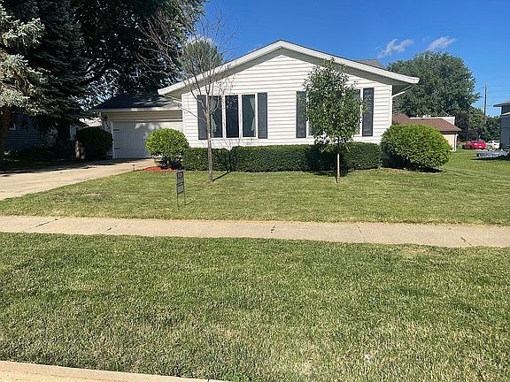 3rd image of 320 Barnett Dr