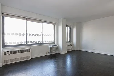 Rented by R New York