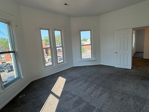 2 Bedroom | Walk-in-Closet