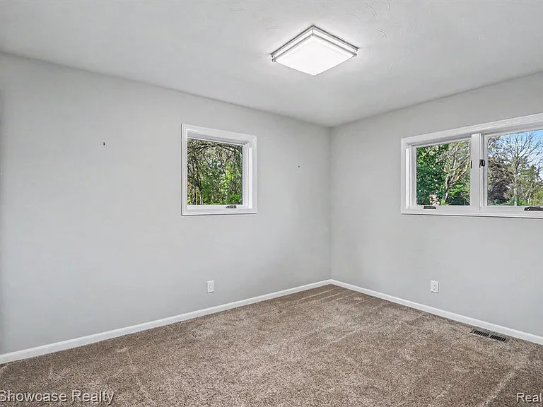 2572 Ridge Rd — Photo 7