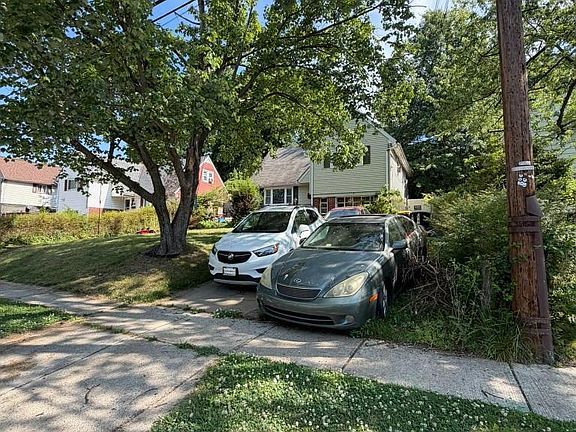 3rd image of 6104 Greenvale Pkwy