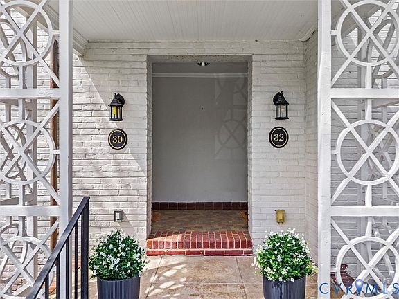 4th image of 32 W Locke Ln