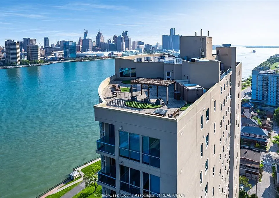 1225 Riverside Dr E #202