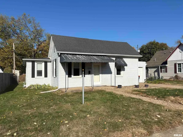1205 Henrietta St, Pekin, IL 61554