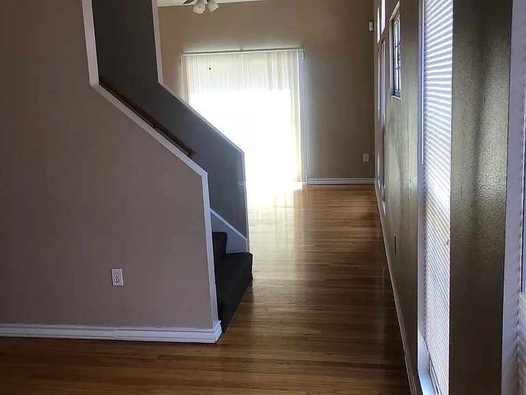 4122 Drake St — Photo 6