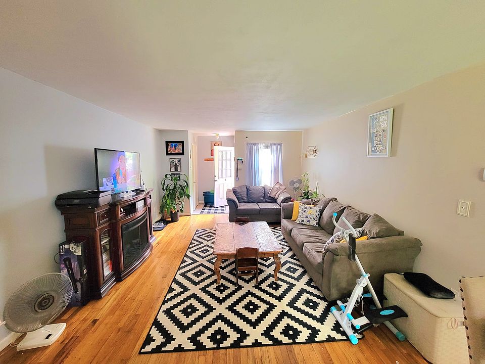 8 Church Street, Apt. K Living Room