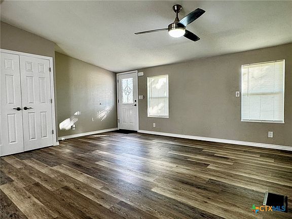 3rd image of 2104 E Stayton Ave