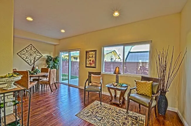 8727 Arcadia Ave — Photo 5