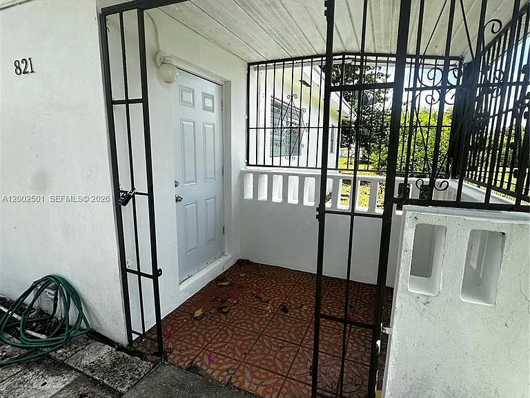 821 SW 2nd St — Photo 5