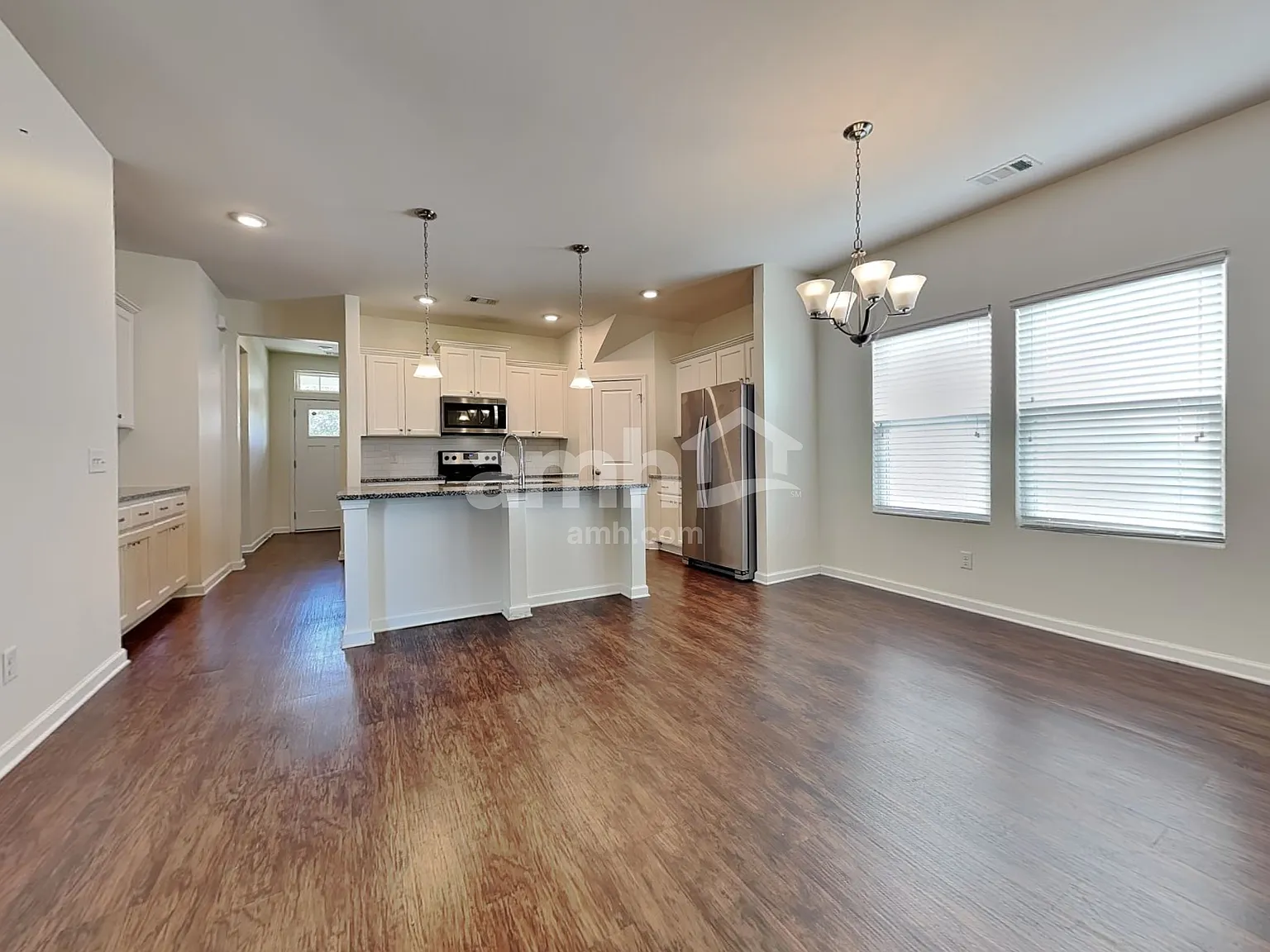 4 bed, 2.5 bath, 2138 sqft, $2,350 — Photo 4