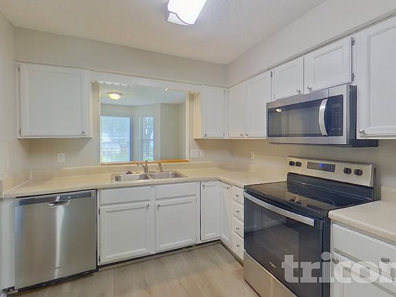 4th image of 606 Radnor Ln
