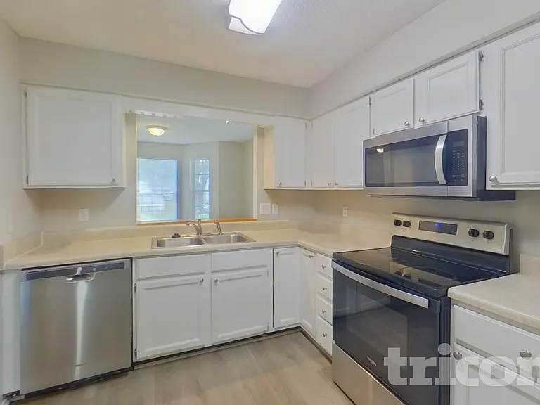 606 Radnor Ln — Photo 4