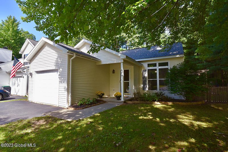 2nd image of 289 Meadowlark Drive