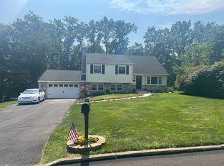 202 Surrey Rd, Chalfont, PA 18914