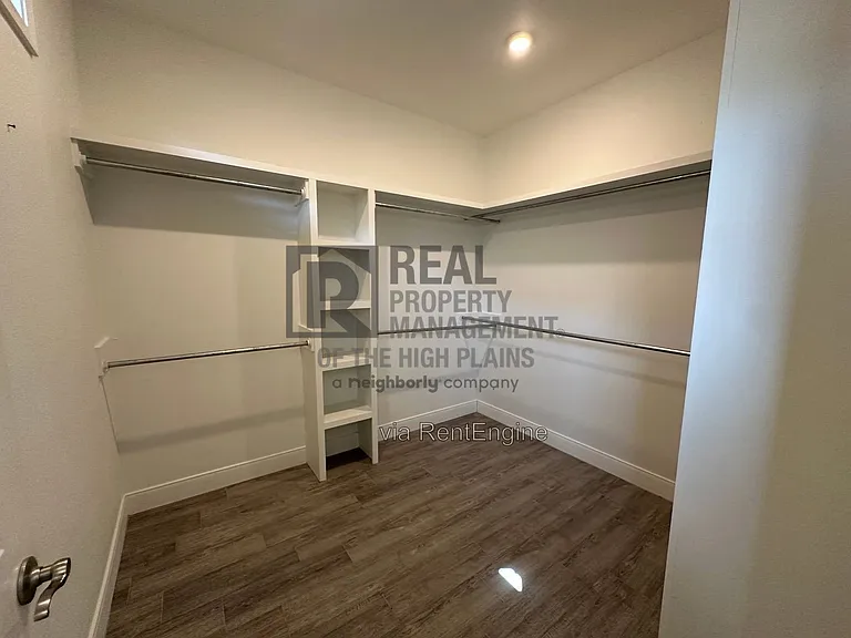 7604 Crestline Dr — Photo 17