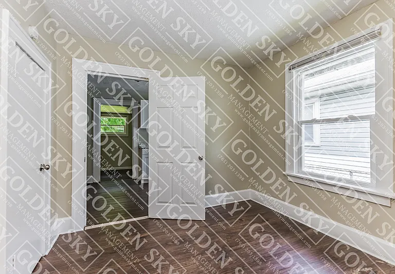 2909 S Franklin St — Photo 10