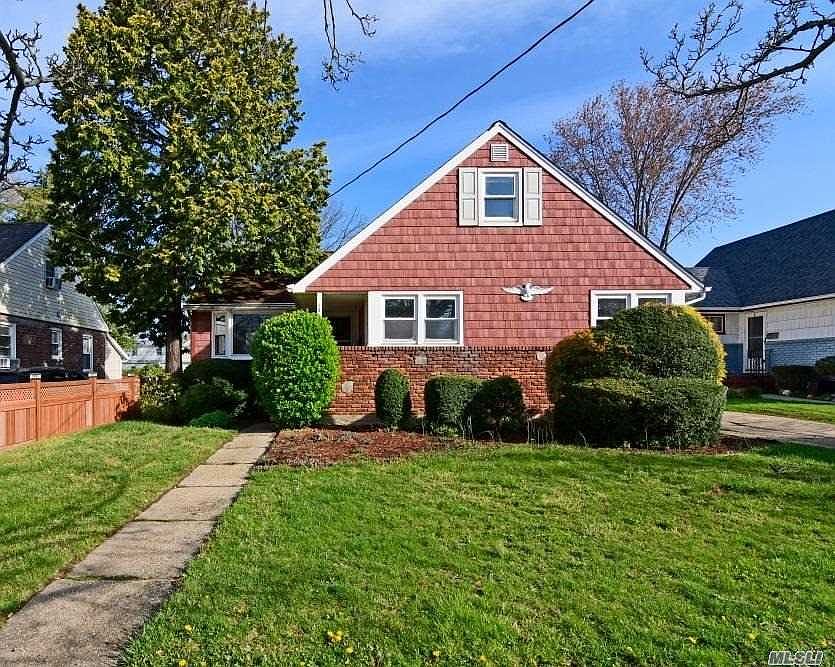 1st image of 139 Parsons Ave