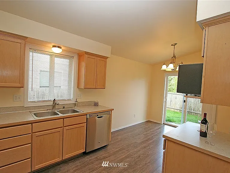 7450 Seashell Way — Photo 4