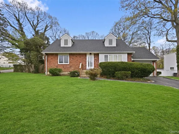 72 Seminole Street, Selden, NY 11784