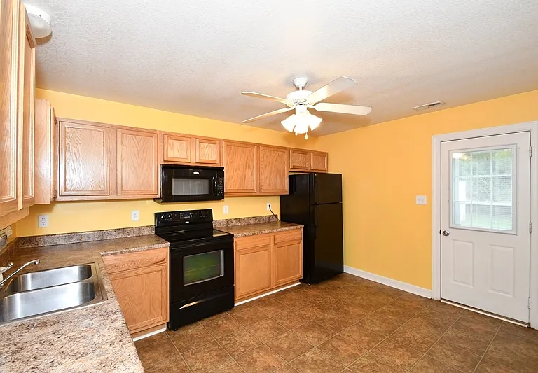 104 Streamwood Dr — Photo 8