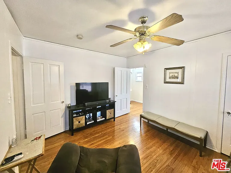 2211 W 78th Pl — Photo 36