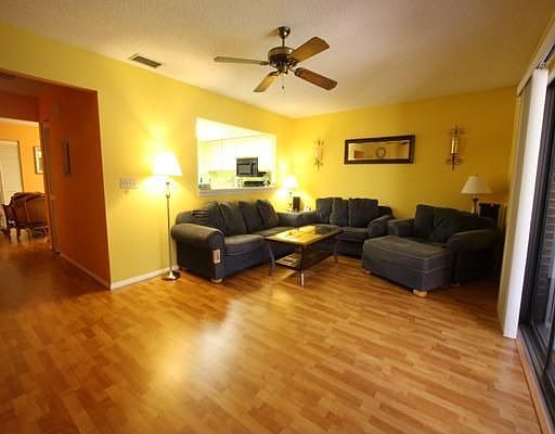3rd image of 967 Sunridge Dr