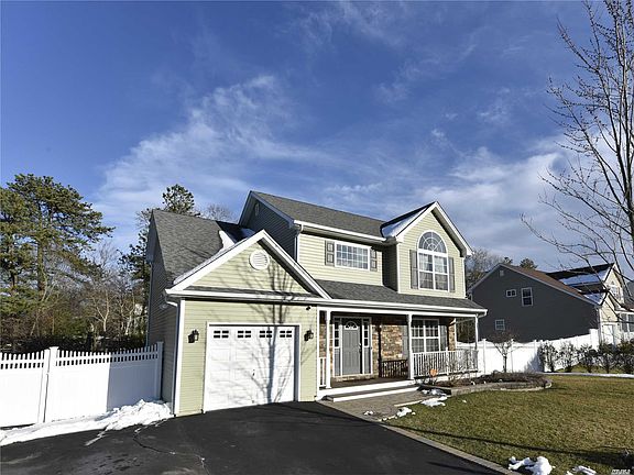 3rd image of 22 Chauncey Ln